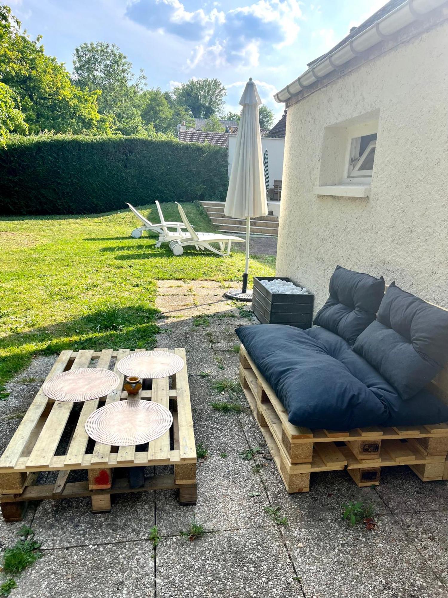 Studio Avec Grand Jardin + Parking Seraincourt Bagian luar foto